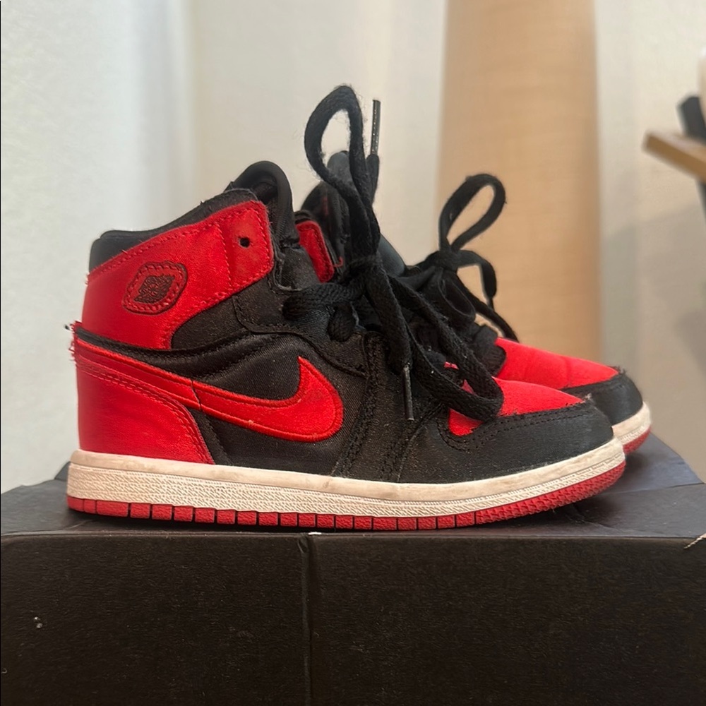 Jordan1 retro high tops  Sneakers - Black and Red